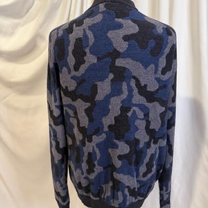 Barefoot Dreams CozyChic Ultra Lite Camo Bomber Jacket Size Medium Bild 6