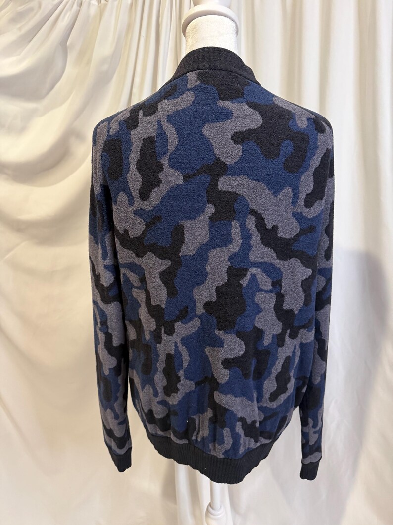 Barefoot Dreams CozyChic Ultra Lite Camo Bomber Jacket Size Medium Bild 6
