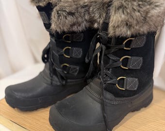 Khombu The Slope Winter Snow Boots Women’s Black – Waterproof Cold Weather Boots- Size 9