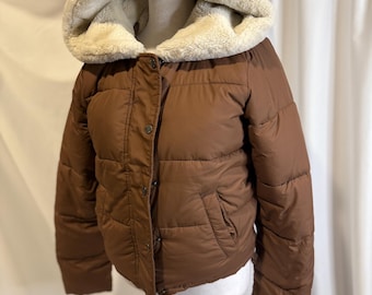 Hollister Ultimate Puffer Jacket with Faux Fur Lining – Brown, Size XS