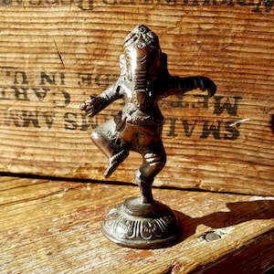 Vintage Ganesha statue small bronze statues Hindu gods Ganesh elephant sculpture handmade temple decorations yoga studio decor ideas