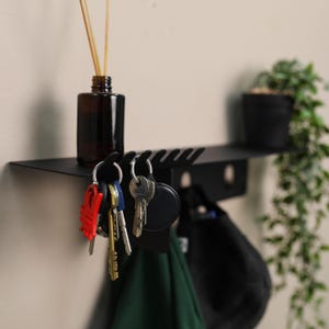 Soporte de metal rojo para correo y llaves: organizador de pared con estante, estante de entrada. imagen 10