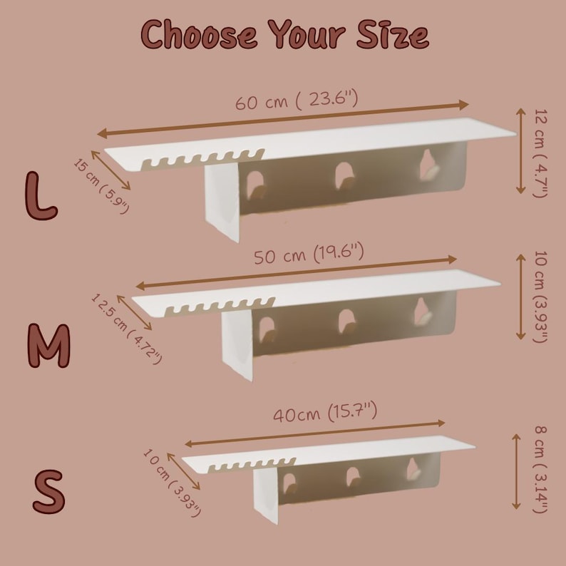 Puede incluir: Tres estantes de pared blancos con ganchos etiquetados L, M y S. El tama&ntilde;o L mide 60 cm de ancho, 15 cm de profundidad y 12 cm de alto. El tama&ntilde;o M mide 50 cm de ancho, 12,5 cm de profundidad y 10 cm de alto. El tama&ntilde;o S mide 40 cm de ancho.
