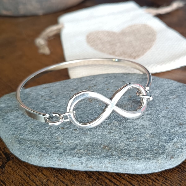 Pulsera infinito de plata, brazalete rígido Infinity, pulsera boho, regalo para ella, statement Infinity bangle