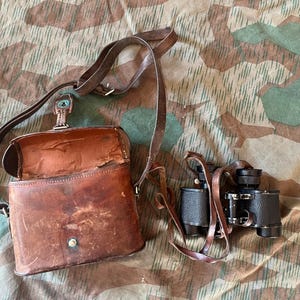 WW2 Swiss army vintage binoculars field glasses officers NCO with case from 1940