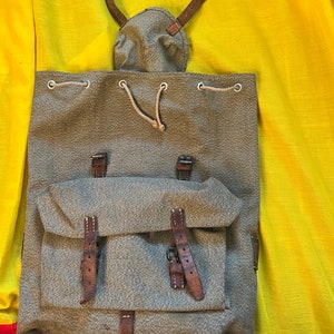 Cold War swiss army mountain backpack 1 vintage rucksack haversack salt and pepper