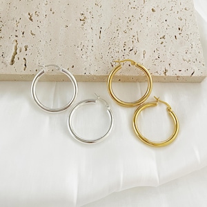 Minimalist Hoop Earrings: Gold & Silver, Classic Sizes