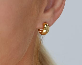 Waterproof Gold Huggie Earrings: Non-Tarnish Everyday Wear (13mm)