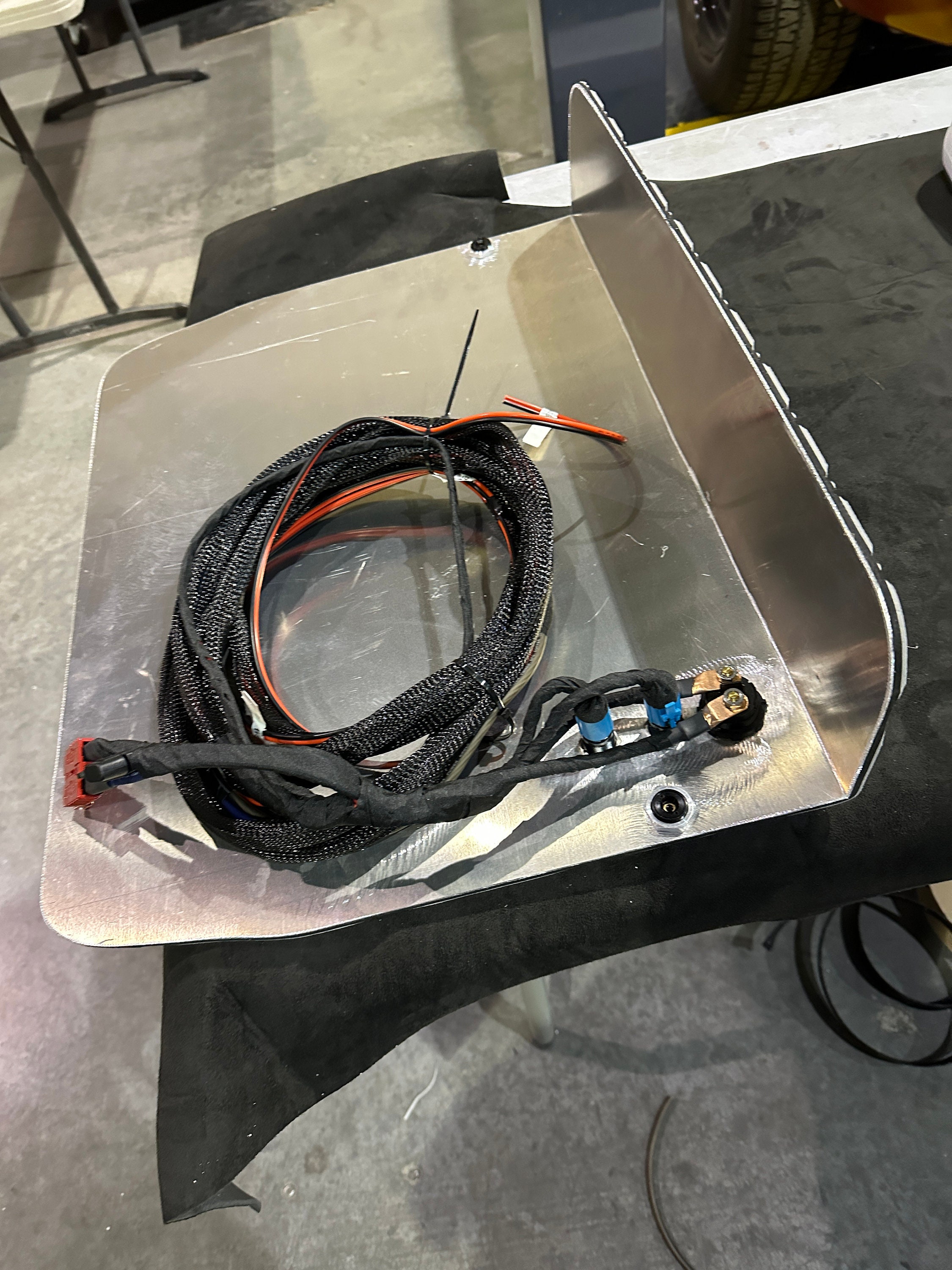 Pond Prowler 10 newest body style aluminum foam decked battery cover