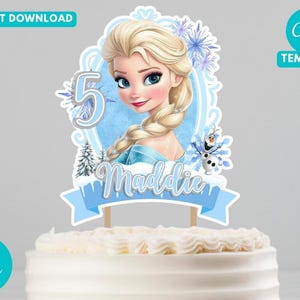 Puede incluir: Un adorno para pastel con una imagen de dibujos animados de una mujer rubia, el número 5 y el nombre "Maddie". El adorno tiene una combinación de colores azul y blanco con copos de nieve y el texto "Descarga instantánea" y "Plantilla Canva".