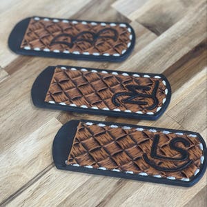 Funda de cuero para mango de sartén, hecha a mano y personalizada / Regalo del Oeste / Soporte para sartén de hierro fundido