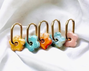 Pendientes de flores de cerámica con aros redondos y en forma de U – Pendientes de acero inoxidable hipoalergénico en oro/plata, hechos a mano