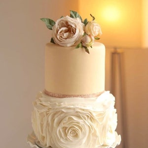 Faux elegante 2 Reifen Rüschen Hochzeitstorte.