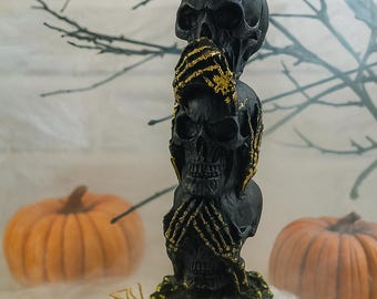 神秘的なトリプルスカルキャンドル：魔術、霊的保護、秘教的な魔法のためのゴシック儀式の装飾