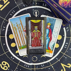 Vela de Tarô da Justiça - Cera Preta para Equilíbrio, Sabedoria e Harmonia Espiritual