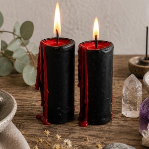 Juego de 2 velas de pilar negras: cera sangrienta para brujería, hechizos de protección y rituales mágicos.