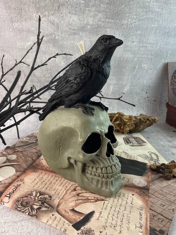 Elegant Gothic Black Raven on Skull Candle – Mystical Decor for