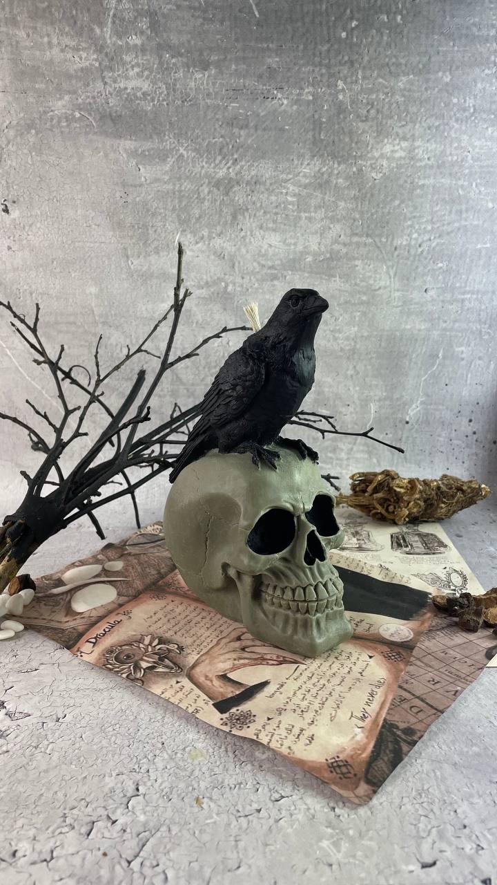 Elegant Gothic Black Raven on Skull Candle – Mystical Decor for