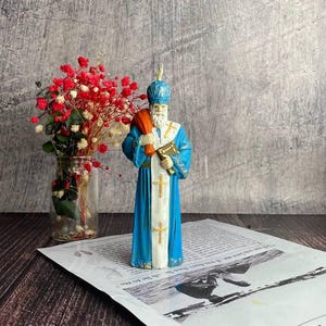 Saint Nicholas candle with intricate design, ideal for winter home decor
