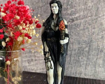 Hecate Goddess Candle for Spiritual Transformation, Mystical Altar Decor, Handcrafted Beeswax Ritual Tool