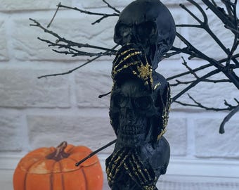 Mystical Triple Skull Candle: Gothic Ritual Decor for Witchcraft