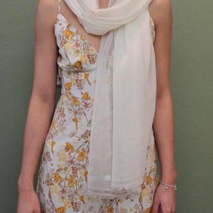 Sciarpa in cashmere leggero con trama a diamante, bianca