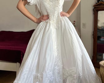 1980年代ヴィンテージウェディングドレス、パフスリーブ、レースビーズ
