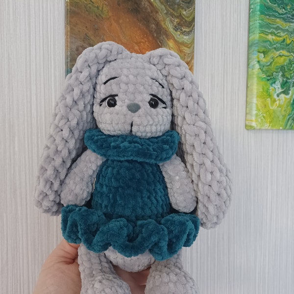 Lapin en peluche au crochet