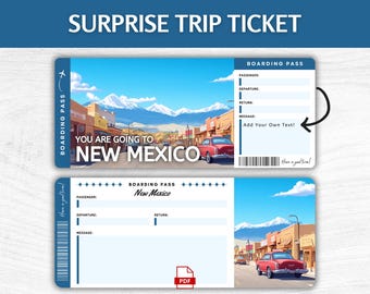 Könnte beinhalten: Ein druckbarer Boarding Pass für eine Überraschungsreise nach New Mexico. Das Ticket zeigt eine Comic-Illustration einer Stadt mit Bergen im Hintergrund. Der Text "You are going to New Mexico" ist auf dem Ticket gedruckt. Das Ticket hat Platz für den Namen des Passagiers, die Abflug- und Rückflugdaten sowie eine Nachricht.