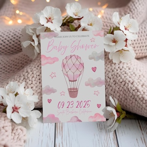Convite editável para chá de bebê com balão de ar quente rosa, chá de bebê para meninas, tema céu rosa, nuvens, convite em aquarela, download digital do Canva