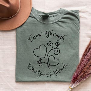 Koszulka Grow Through What You Go Through, koszulka Encouragement Tee Him Her, pozytywna wiadomość na prezent dla mężczyzn i kobiet, koszulka Mental Health Tee, koszulka Growth Tee