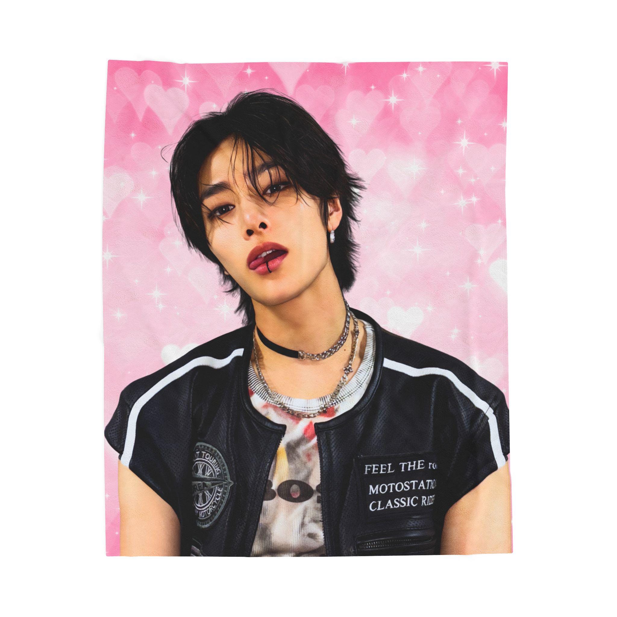 Discover Skz IN Jeongin Lip Ring Velveteen  Fleece  Blanket Stray Kids Kpop Tour Merch 2025