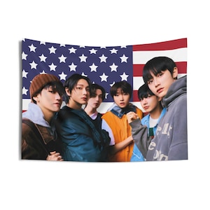 Bandera de Estados Unidos con selfies de miembros de Bonedo, bandera de Kpop de miembros de Bnd, artículos de la gira Boys Next Door 2025, ideas de regalo para fanáticas, regalos de cumpleaños y artículos de conciertos