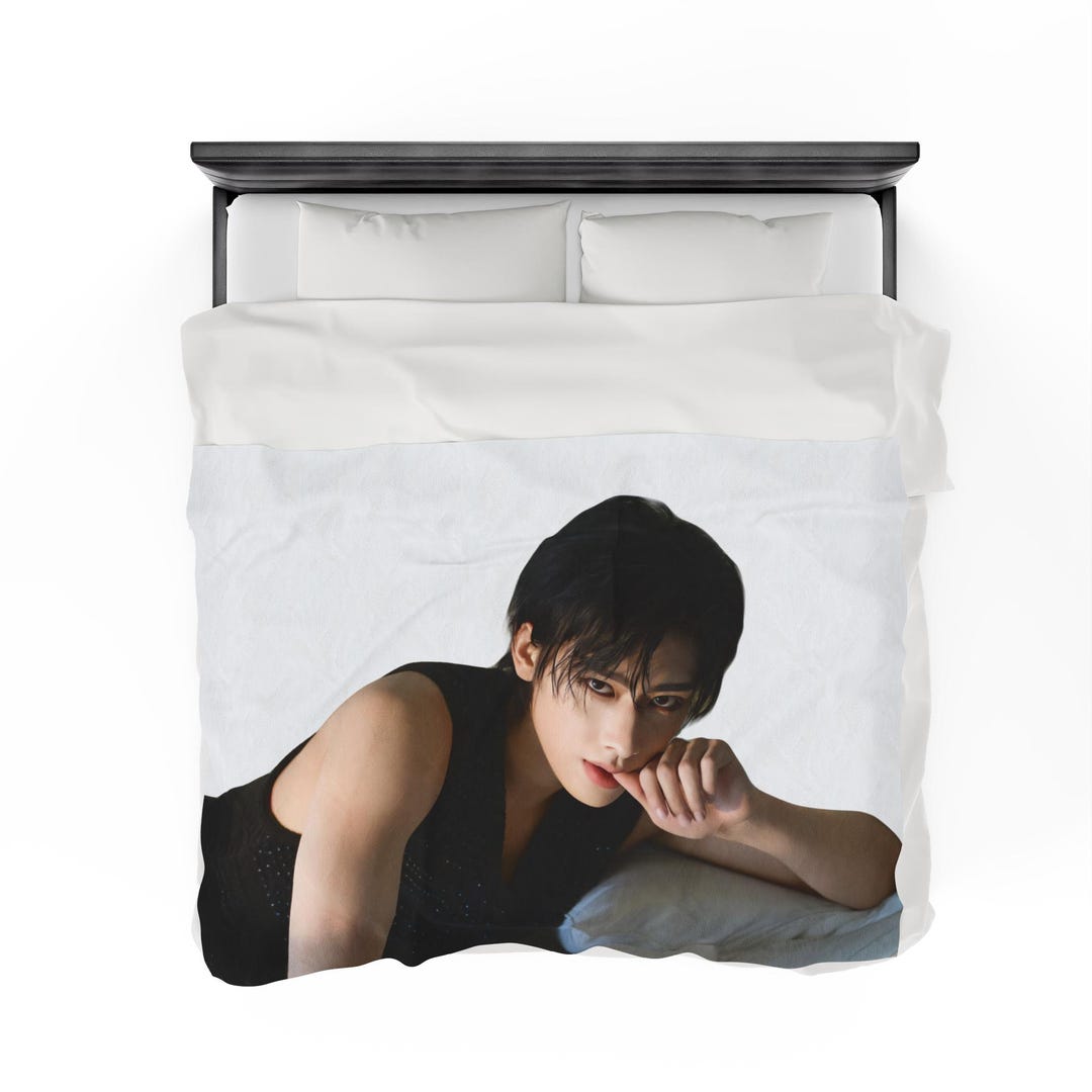 アイドル First Howling:ME 3WAY BLANKET Amazon.com: Just Girl Who Loves K-pop and Ramen Blanket