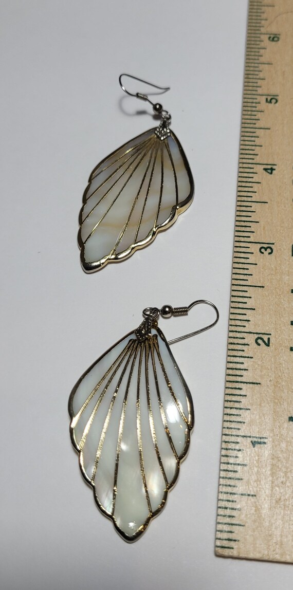 Vintage Gold Veined Shell Earrings - image 4