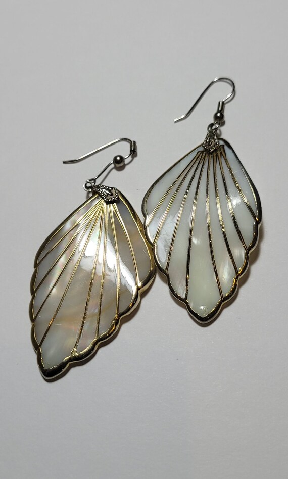 Vintage Gold Veined Shell Earrings - image 1