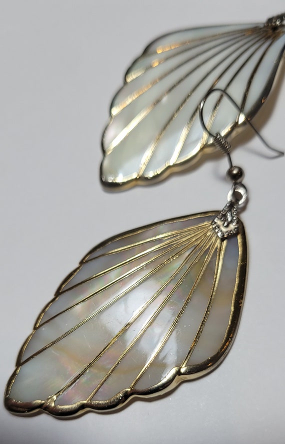Vintage Gold Veined Shell Earrings - image 3