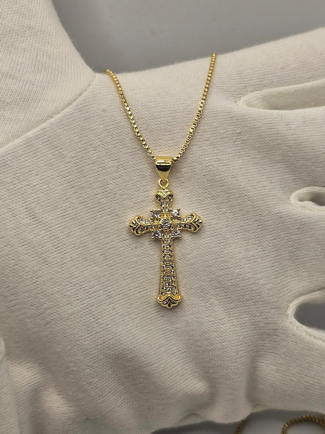 Cross Pendant Necklace main image 1