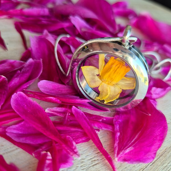 Rinhoo Natural Real Dried Flower Glass Locket Pendant Necklace For Women - Adjustable Multicolor Charm