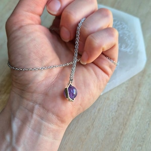 Hexagonal Amethyst Fidget Necklace for Anxiety Relief - Teen&#39;s Rotating Pendant, Calming Spinner Jewelry