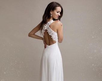 Floor-length wedding dress decorated with lace - open back ivory