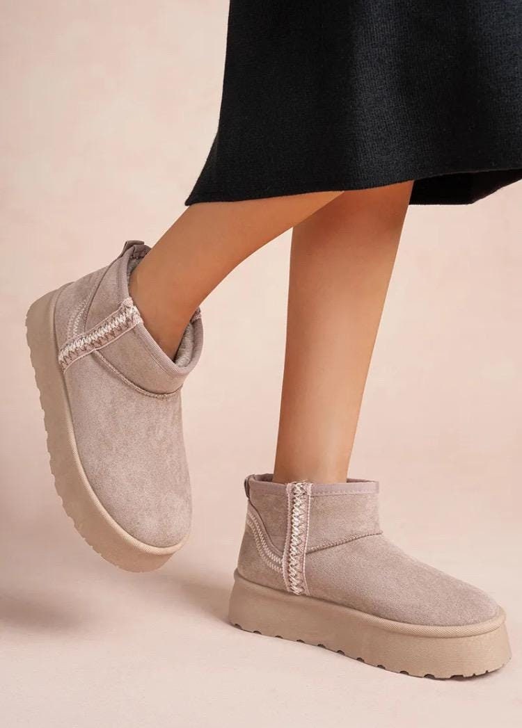 Ugg shoes - Main Image