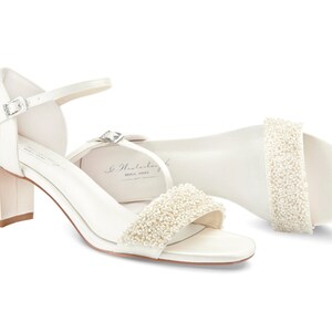 Bridal pumps sandal shoes made of satin with pearls Ivory/cream W image 3