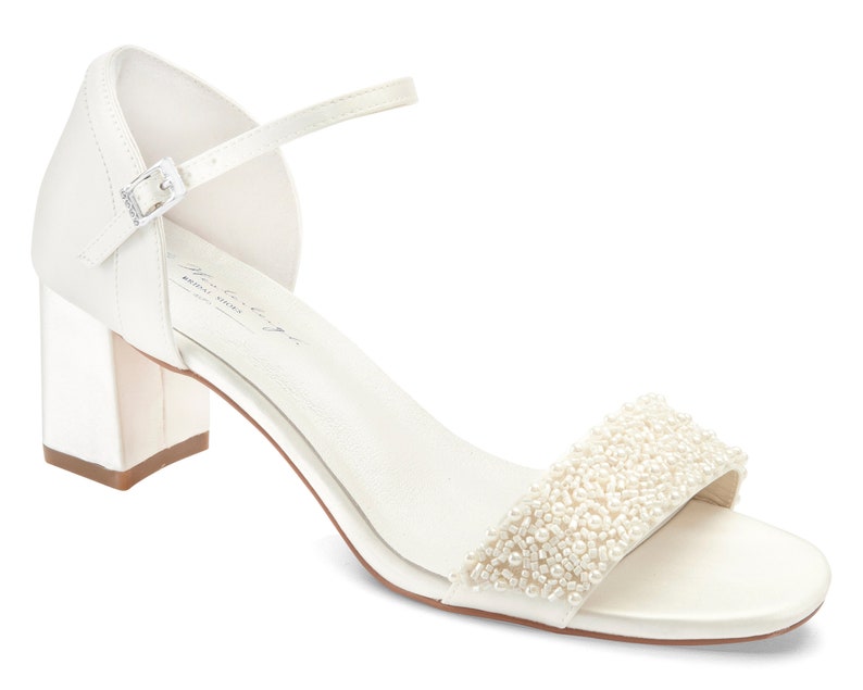 Bridal pumps sandal shoes made of satin with pearls Ivory/cream W image 2