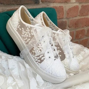 Bruidsschoenen sneakers wit/ivoor met kant afbeelding 3
