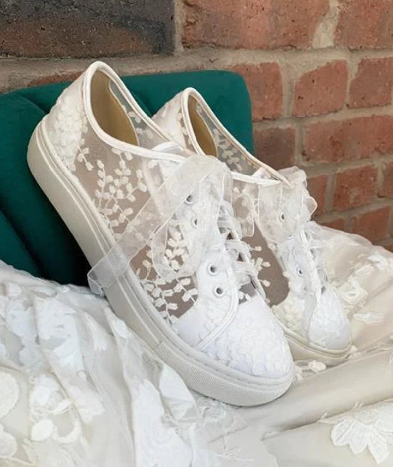 Bruidsschoenen sneakers wit/ivoor met kant afbeelding 3