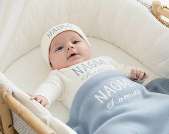 Gepersonaliseerde geborduurde babyromper en muts, aangepaste pasgeboren outfitset met katoenen deken, cadeau pasgeborene, coming-home-set, outfit babynaam
