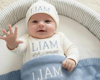 Gepersonaliseerde geborduurde babyromper en muts, aangepaste pasgeboren outfitset met katoenen deken, cadeau pasgeborene, coming-home-set, outfit babynaam