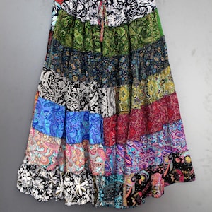 Saia fluida patchwork, saia longa maxi boêmia de verão, saia em camadas, saia hippie boho para festivais, seda reciclada, saia retrô de fada