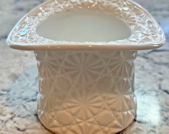 Vintage Fenton Milk Glass Daisy Button Top Hat Toothpick Holder/Vase Made in USA